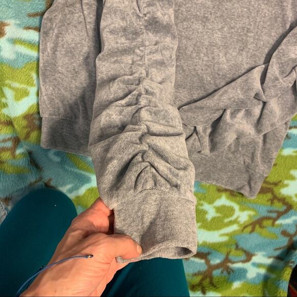 NWOT GRAY VELVET VELOURS RUCHED SLEEVE SWEATSHIRT - Picture 4 of 8